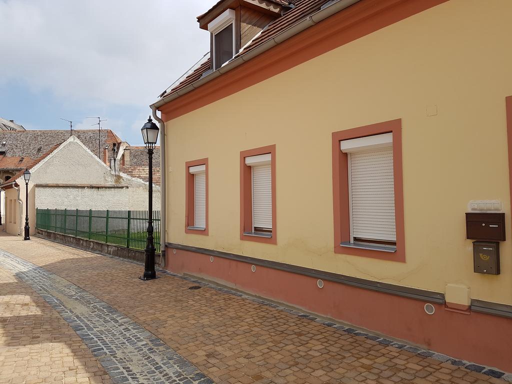 Apartman Kaszas Central Mosonmagyaróvár エクステリア 写真